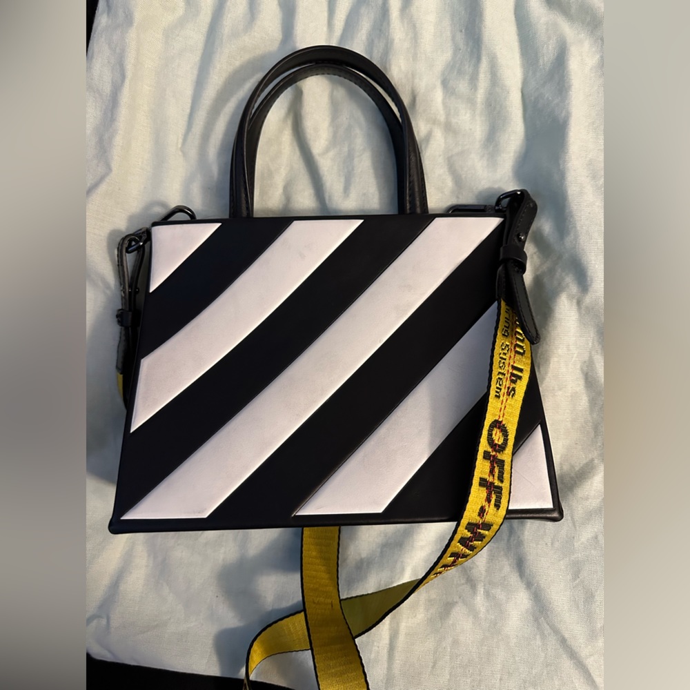 Off white crossbody leather bag 100% authentic